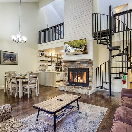 Gatlinburg Mountain Townhome With Pool Access! ภายนอก รูปภาพ