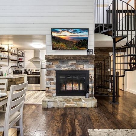 Gatlinburg Mountain Townhome With Pool Access! ภายนอก รูปภาพ
