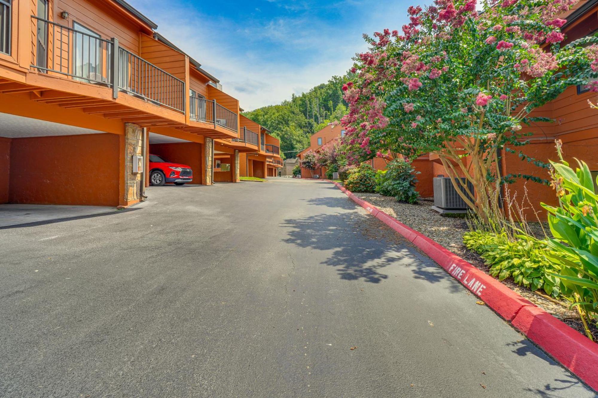 Gatlinburg Mountain Townhome With Pool Access! ภายนอก รูปภาพ