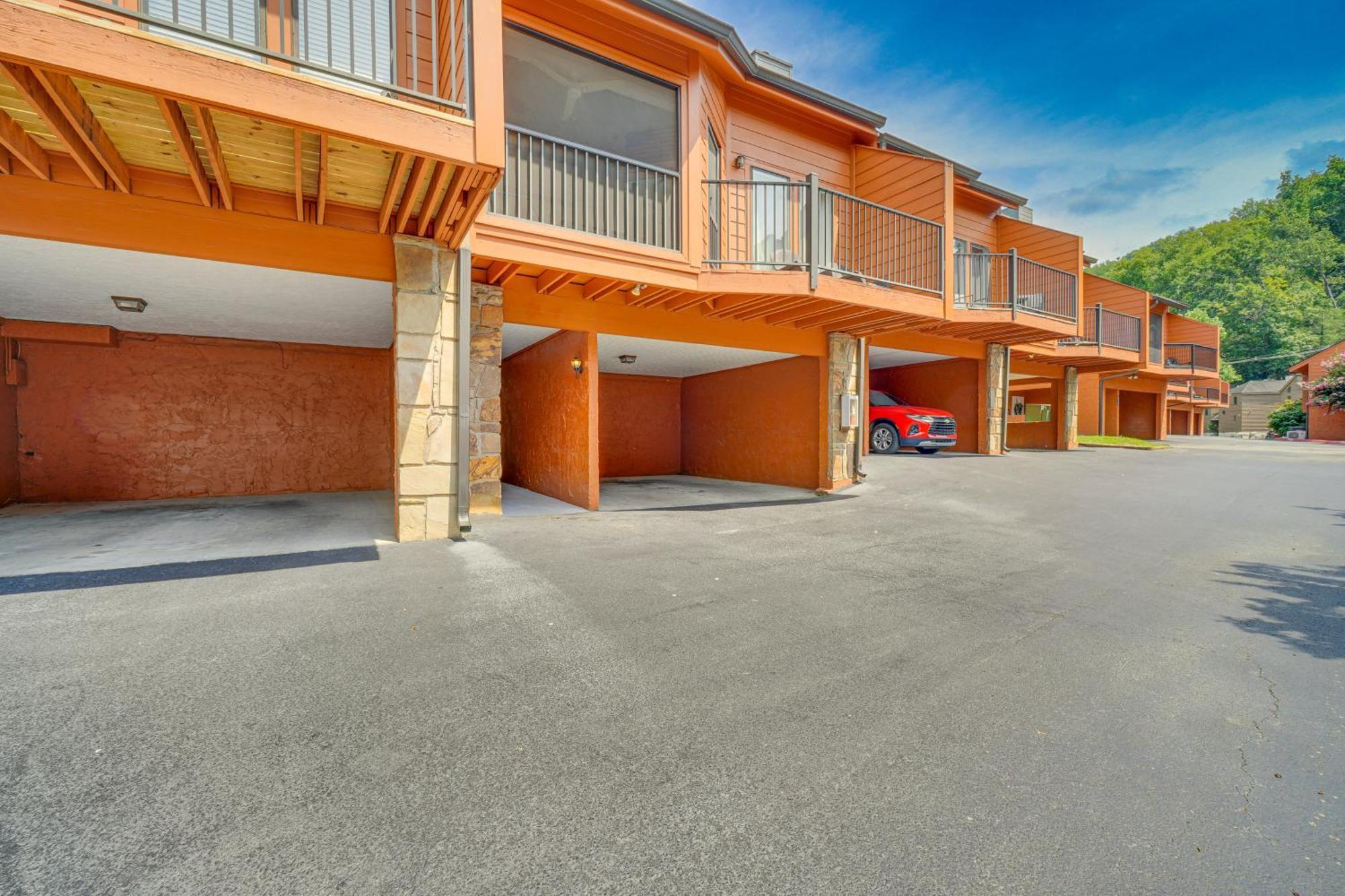 Gatlinburg Mountain Townhome With Pool Access! ภายนอก รูปภาพ