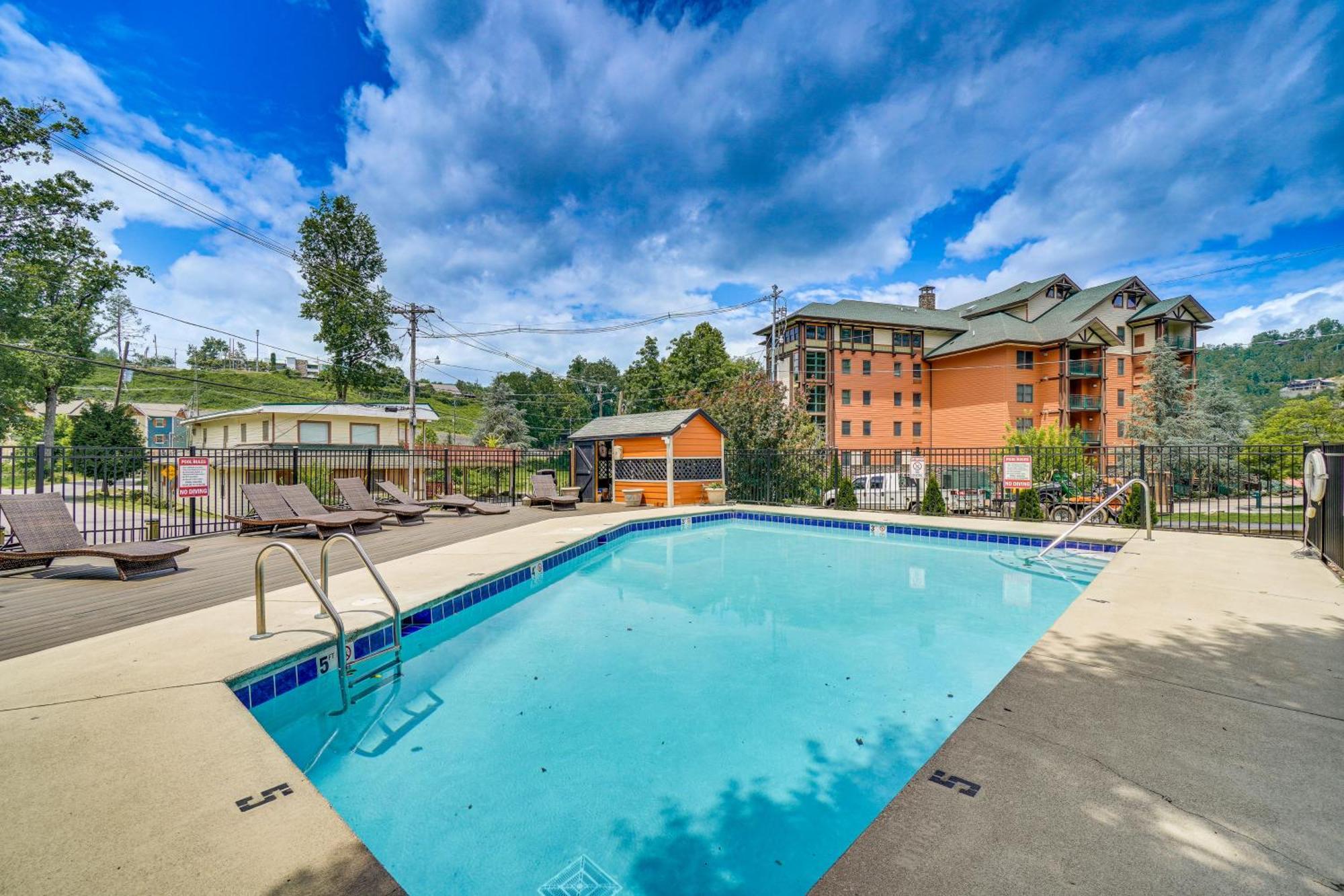 Gatlinburg Mountain Townhome With Pool Access! ภายนอก รูปภาพ