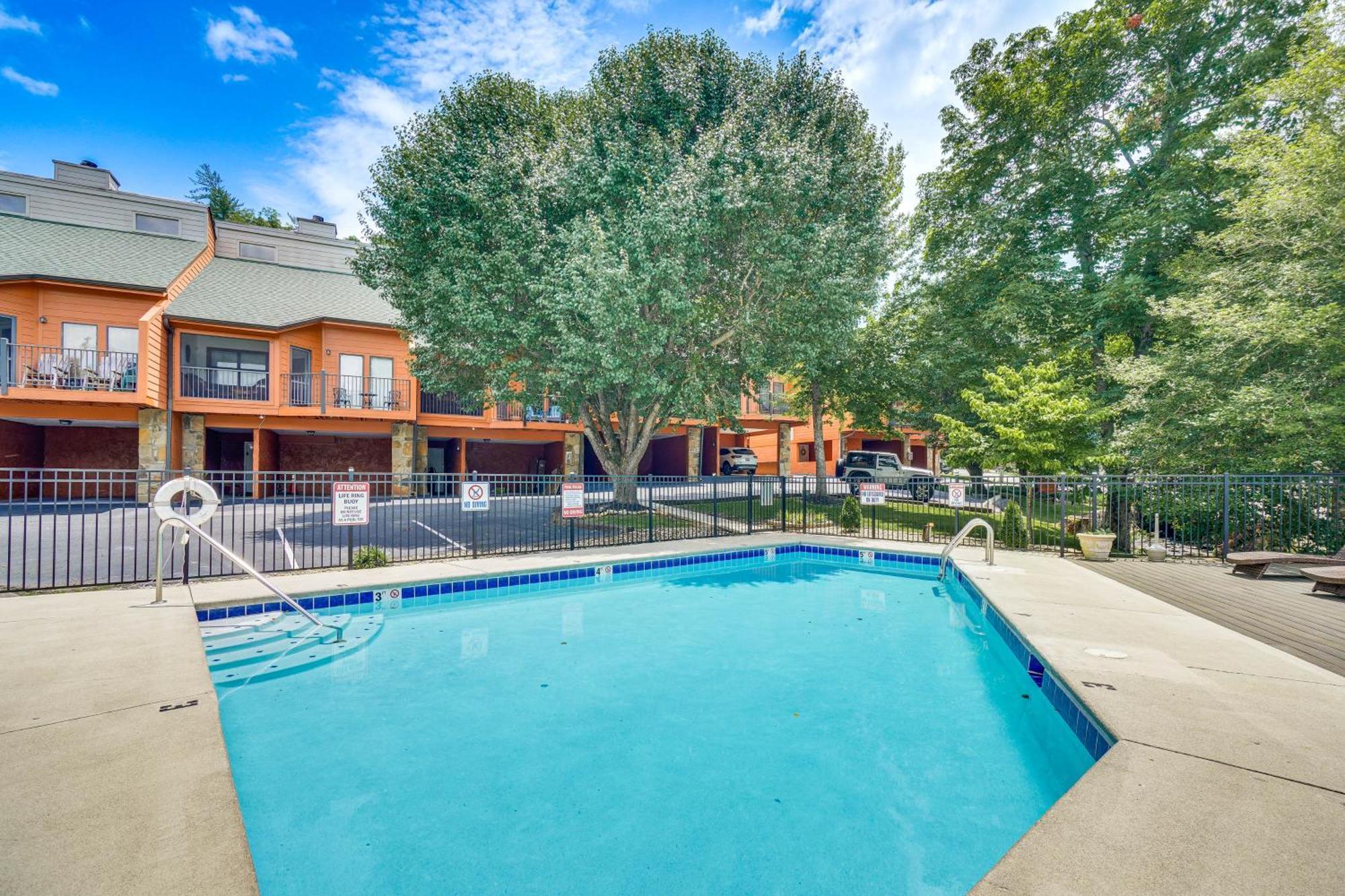 Gatlinburg Mountain Townhome With Pool Access! ภายนอก รูปภาพ