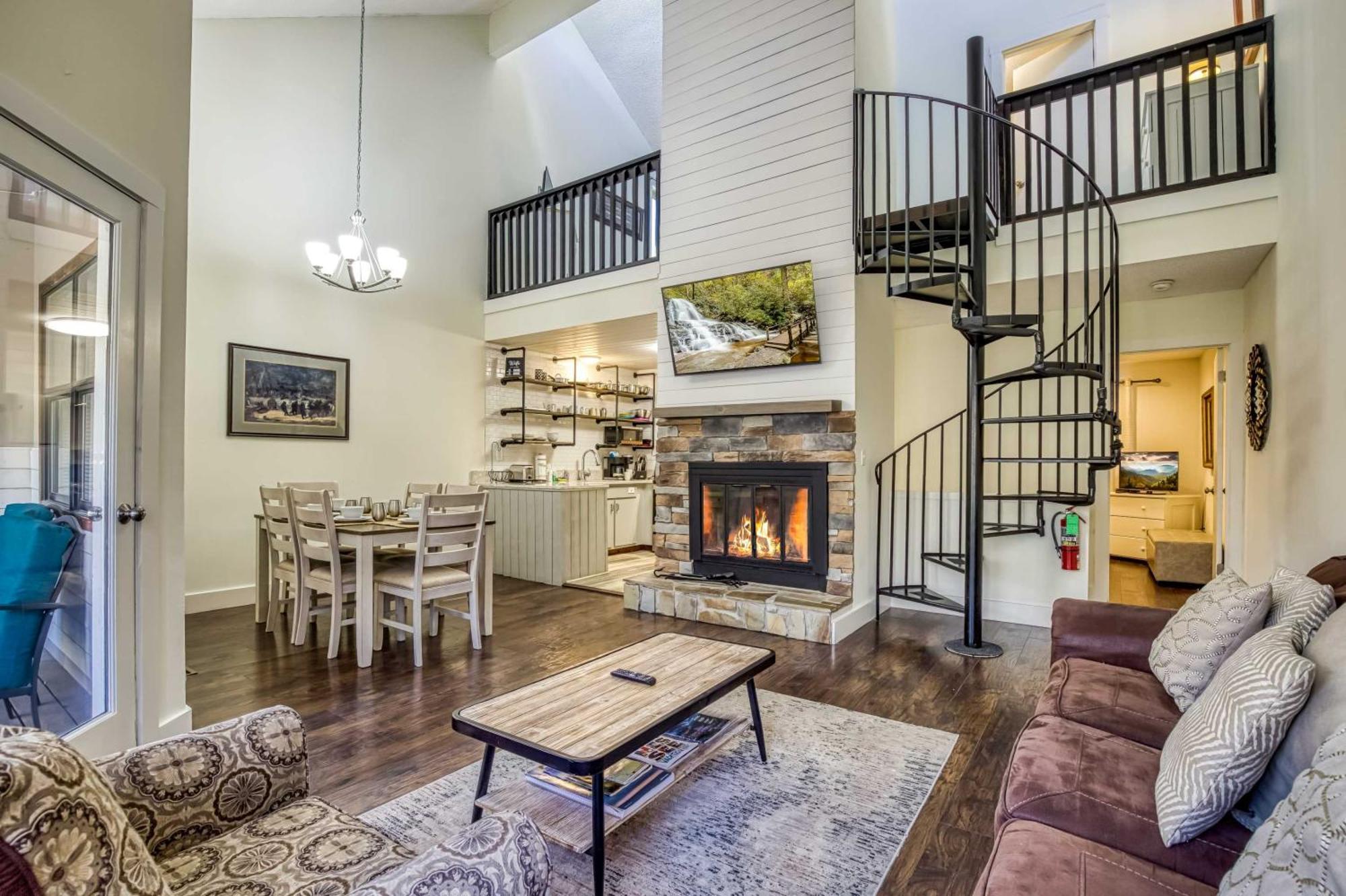 Gatlinburg Mountain Townhome With Pool Access! ภายนอก รูปภาพ