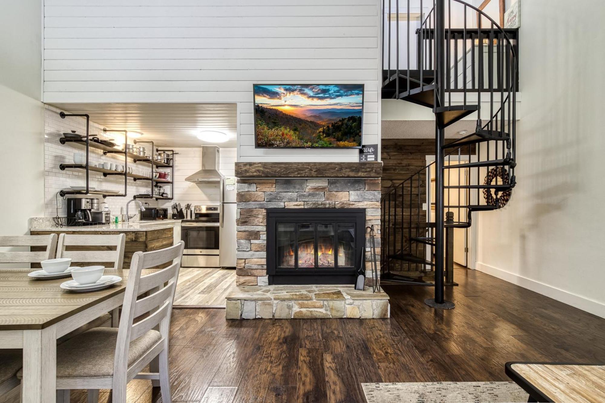 Gatlinburg Mountain Townhome With Pool Access! ภายนอก รูปภาพ